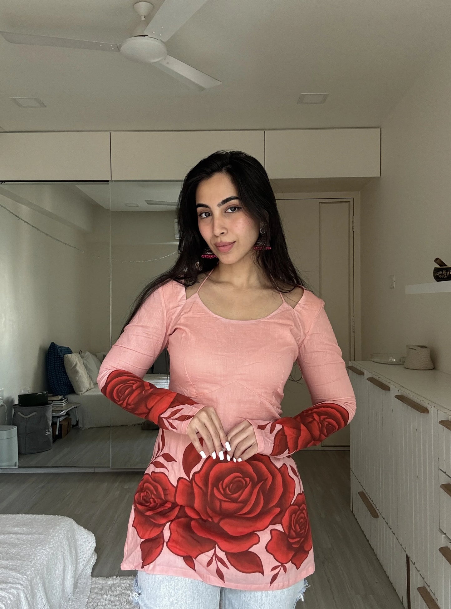 “Close‑up of red rose artwork on sleeves of Heer blush pink kurti”