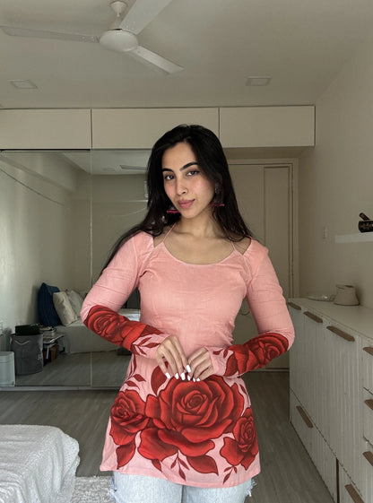 “Close‑up of red rose artwork on sleeves of Heer blush pink kurti”