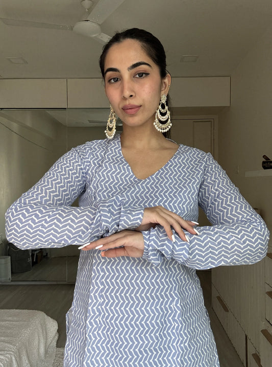 “Woman wearing pastel zigzag print long sleeved kurti – Preet front view”