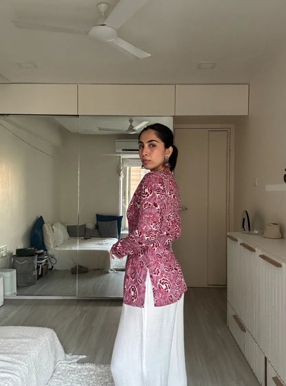 “Close‑up of pink floral print and V‑neckline on Tanisha kurti”