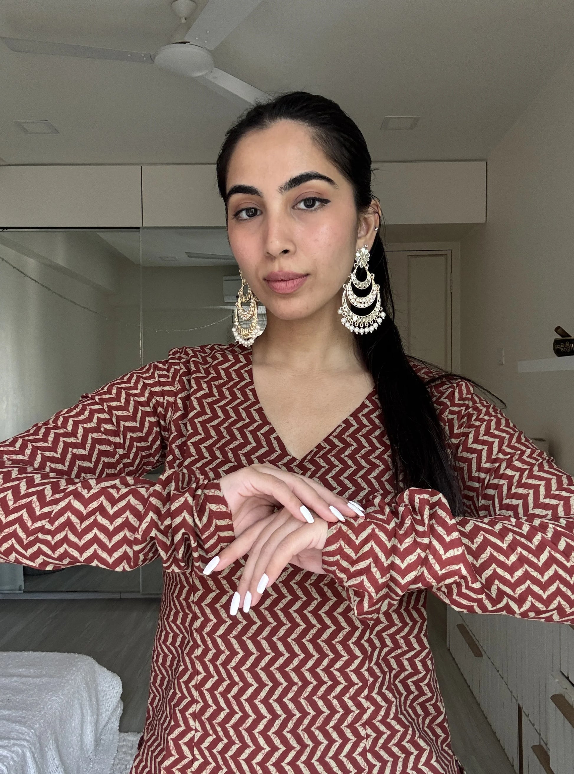 “Close‑up of Vaani maroon zigzag pattern kurti with V‑neckline”